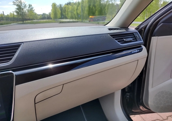 Skoda Superb cena 96500 przebieg: 88000, rok produkcji 2017 z Warszawa małe 781